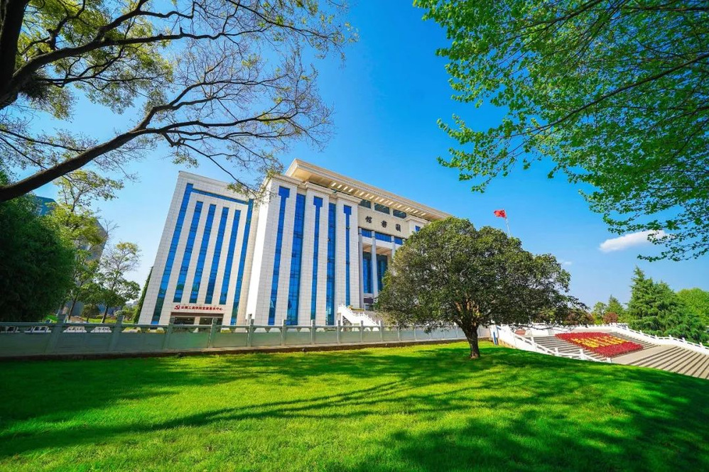 云南工商学院三期食堂一楼2-2号商铺(原联通营业厅)