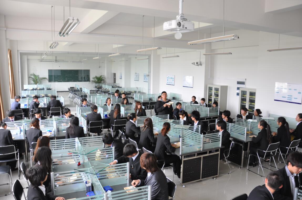 01 原有会计专业实验(训)室.jpg