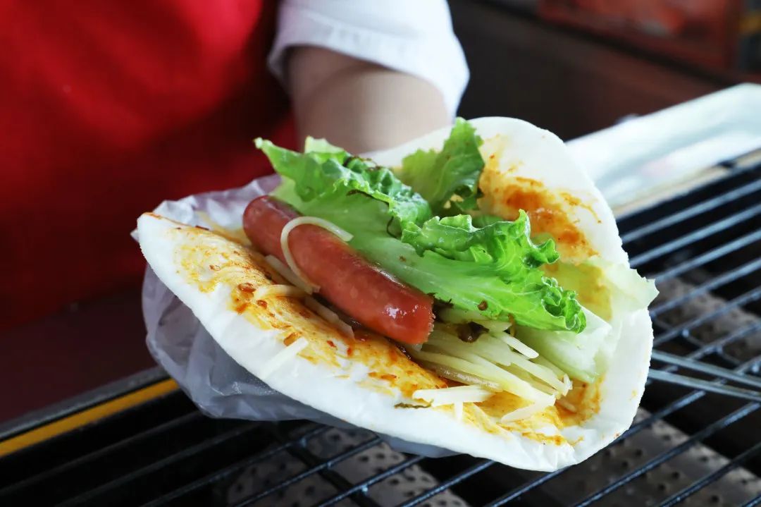 糯米饭破酥包,米浆粑粑,米糕,包烧米线小锅米线,烧饵块,蒸饵丝,油条