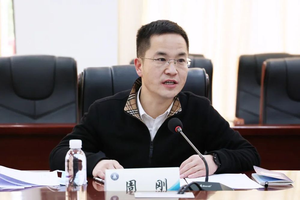 校长周刚对推广通用语言文字的重要性,学校推广语言文字工作的思路