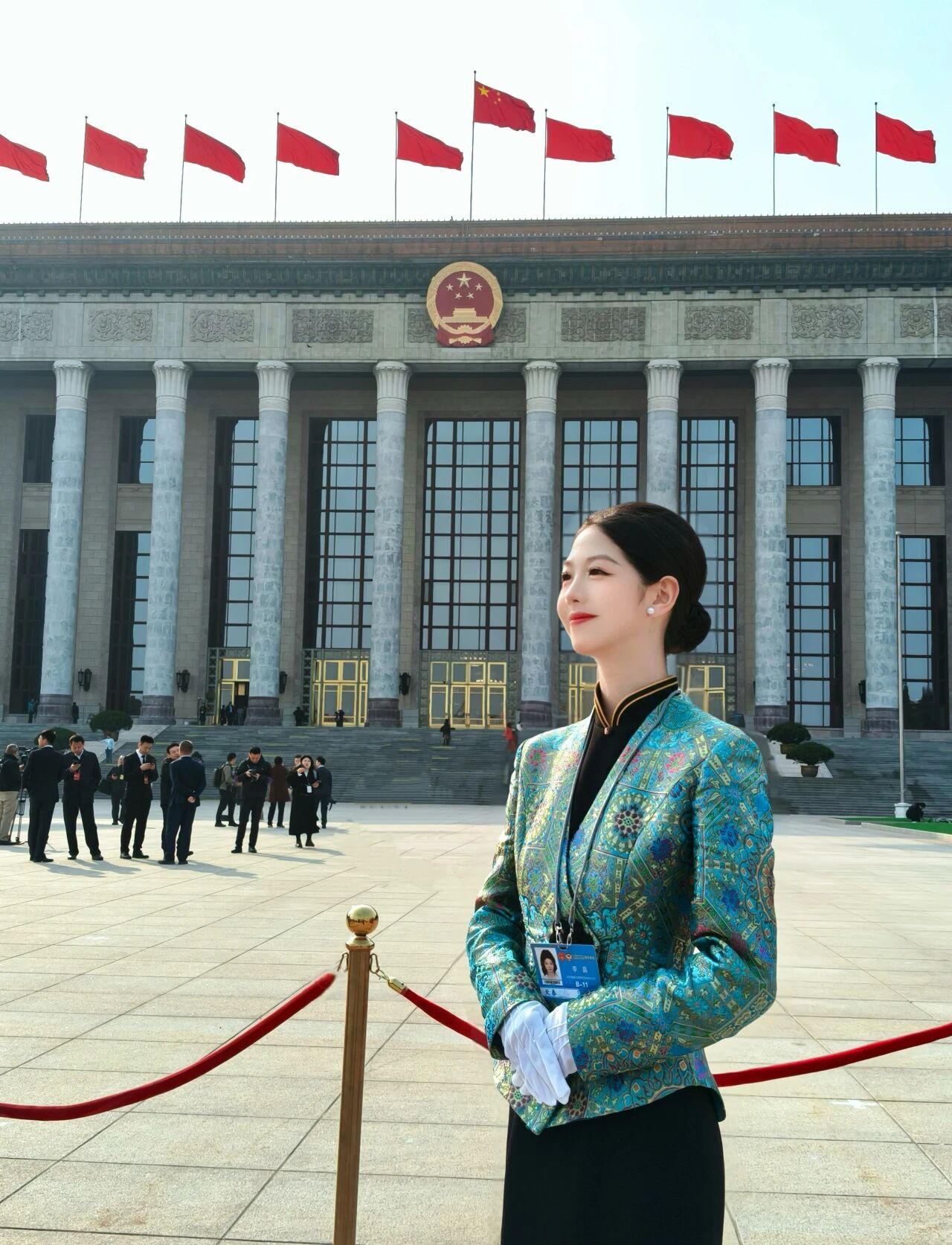 春赴盛会 青春护航 —— 云南工商学院学子在全国两会一线绽放青春风采