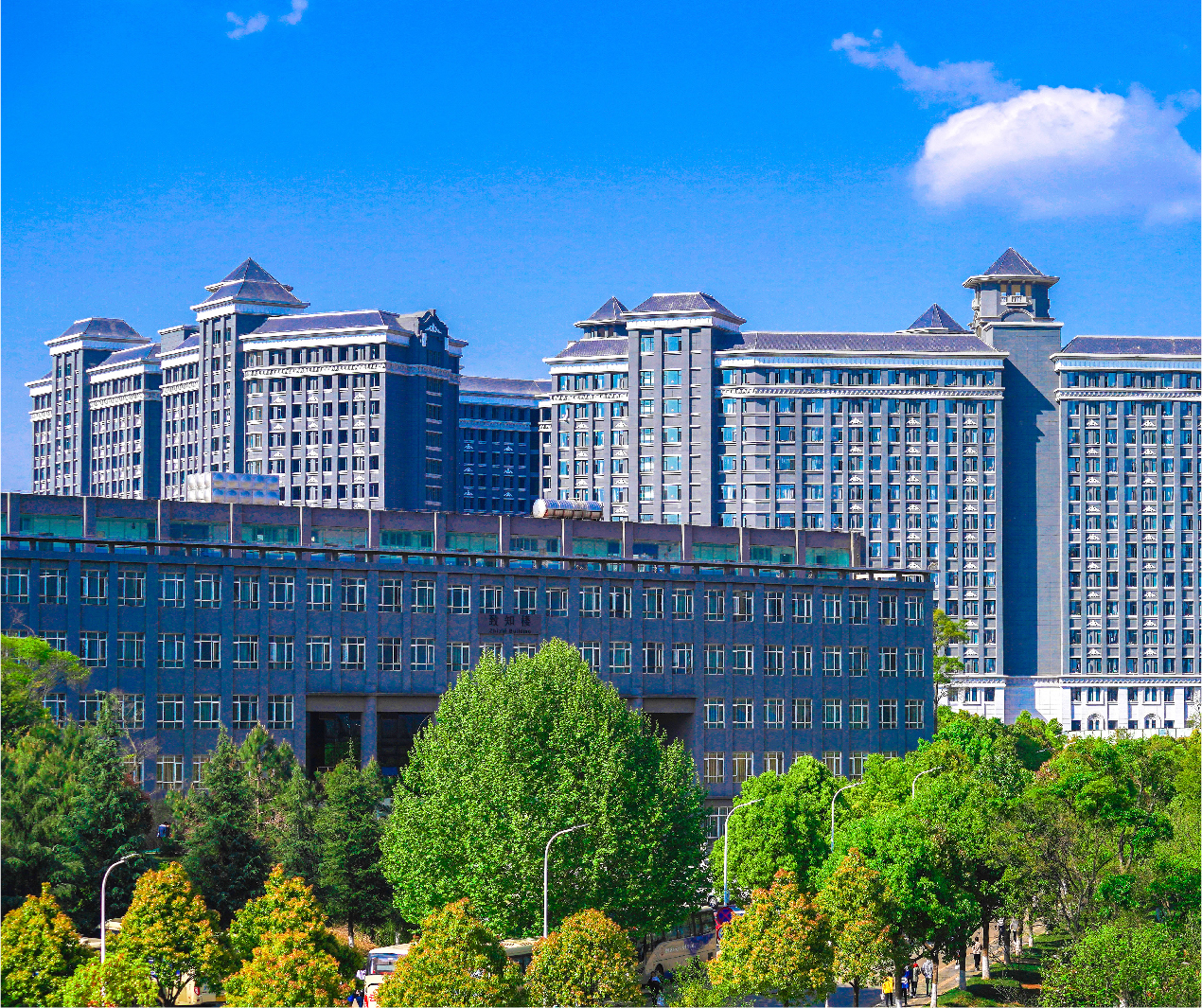 学校概况 - 云南工商学院