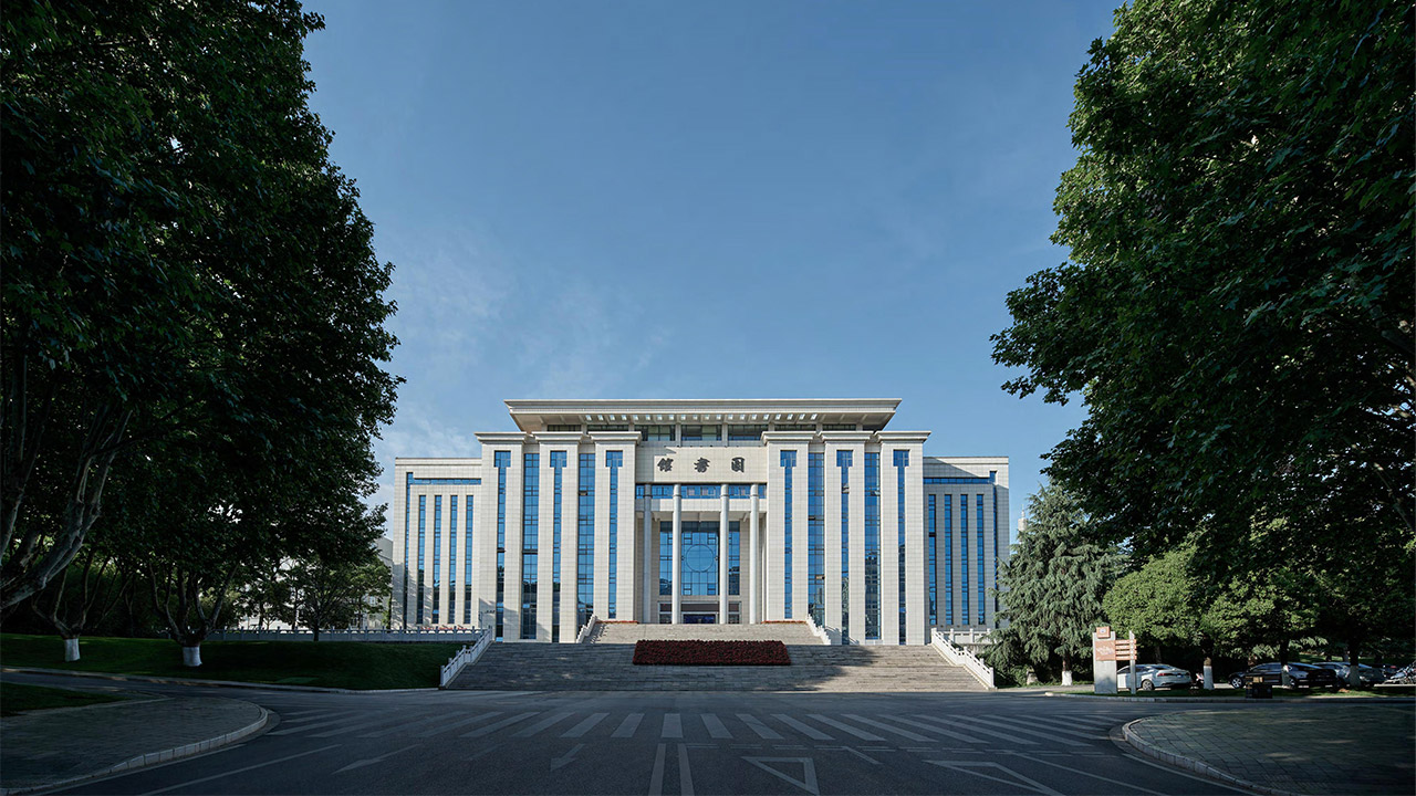 云南工商学院全校师生上演万人包饺子大赛